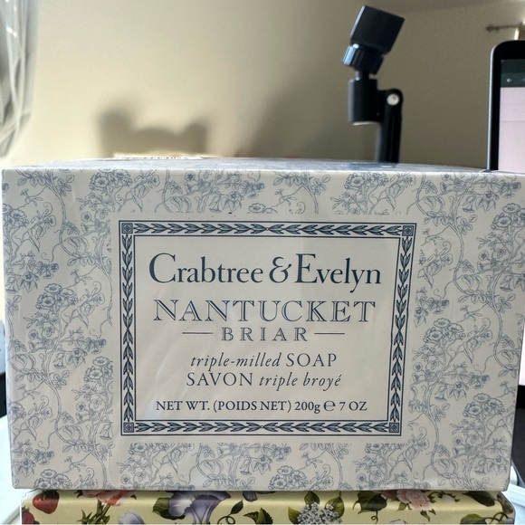 Crabtree & Evelyn Nantucket Briar and Summer Hill Bar Soap Set - Picture 3 of 9